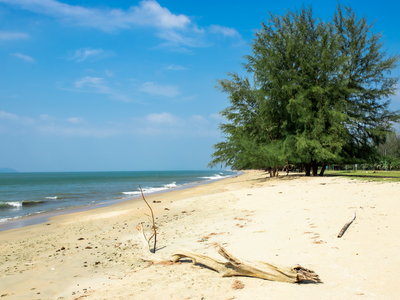 หาดทะเลนอก